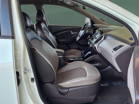 Used 2012 Hyundai Tucson GLS image 18