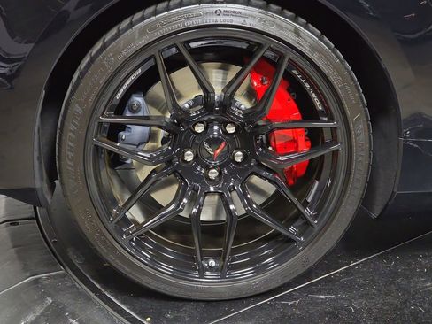 Used 2025 Chevrolet Corvette Z06 w/ Stealth Interior Trim Package RWD image 29