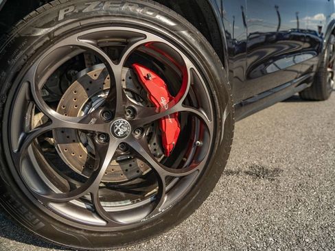 Used 2021 Alfa Romeo Stelvio Quadrifoglio image 3