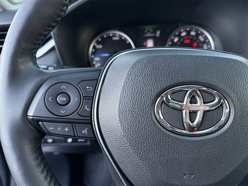 Used 2022 Toyota RAV4 XLE Premium image 24