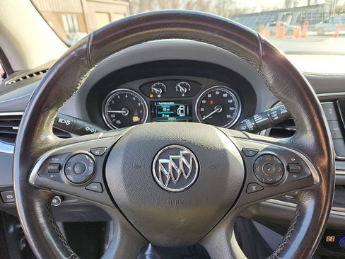 Used 2019 Buick Enclave Essence image 18