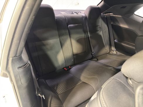 Used 2015 Dodge Challenger SXT image 13
