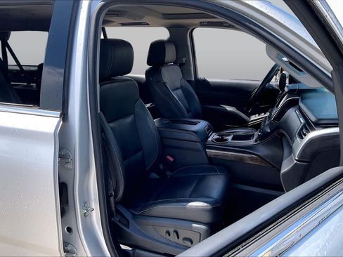 Used 2015 Chevrolet Suburban LT RWD image 8