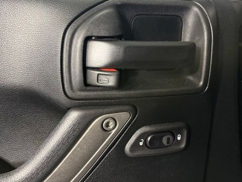 Used 2018 Jeep Wrangler Unlimited Sport S AWD/4WD image 15