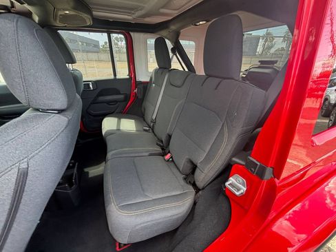 Used 2025 Jeep Wrangler Unlimited Sahara AWD/4WD image 25