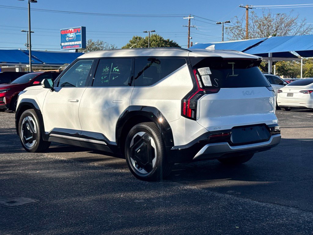 Used 2024 Kia EV9 Land AWD/4WD image 6