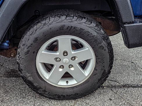 Used 2010 Jeep Wrangler Unlimited Sport image 7