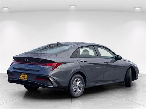 New 2026 Hyundai Elantra SE image 6