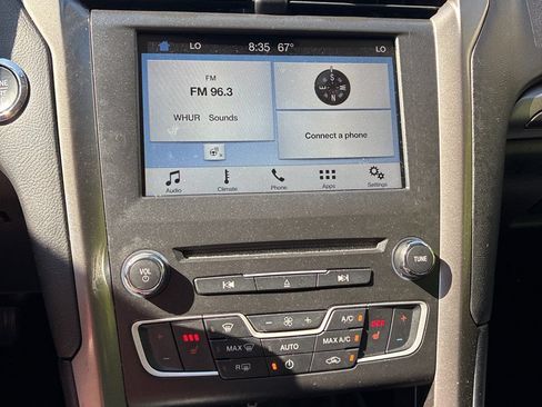 Used 2018 Ford Fusion SE w/ Equipment Group 602A FWD image 18