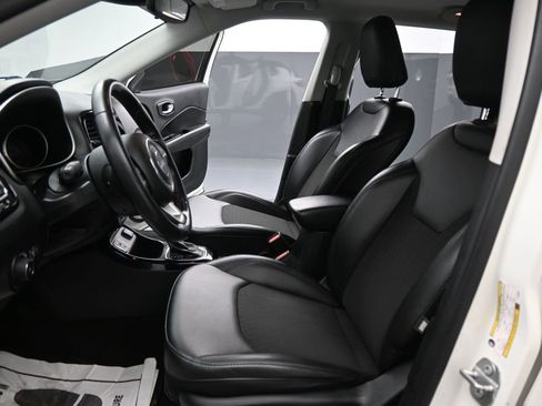 Used 2020 Jeep Compass Latitude image 10