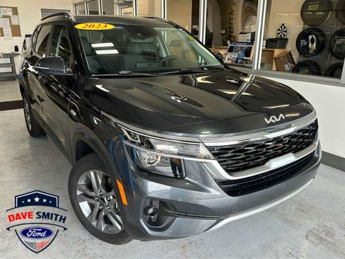 Used 2023 Kia Seltos S w/ Navigation Package AWD/4WD image 2