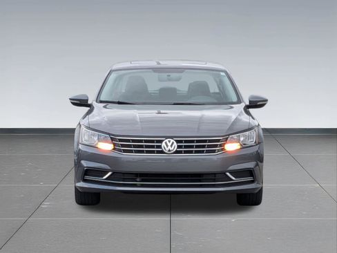 Used 2018 Volkswagen Passat 2.0T SE FWD image 9