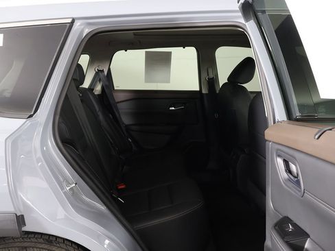 Used 2023 Nissan Rogue SL w/ SL Premium Package image 31