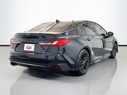 Used 2025 Toyota Camry SE image 4