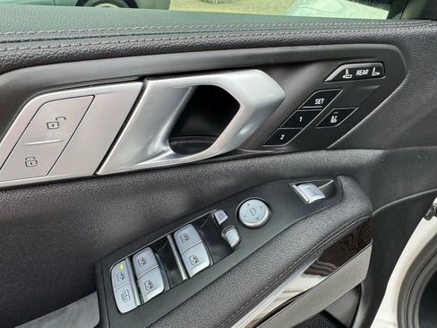 Used 2021 BMW X7 xDrive40i w/ Premium Package image 18