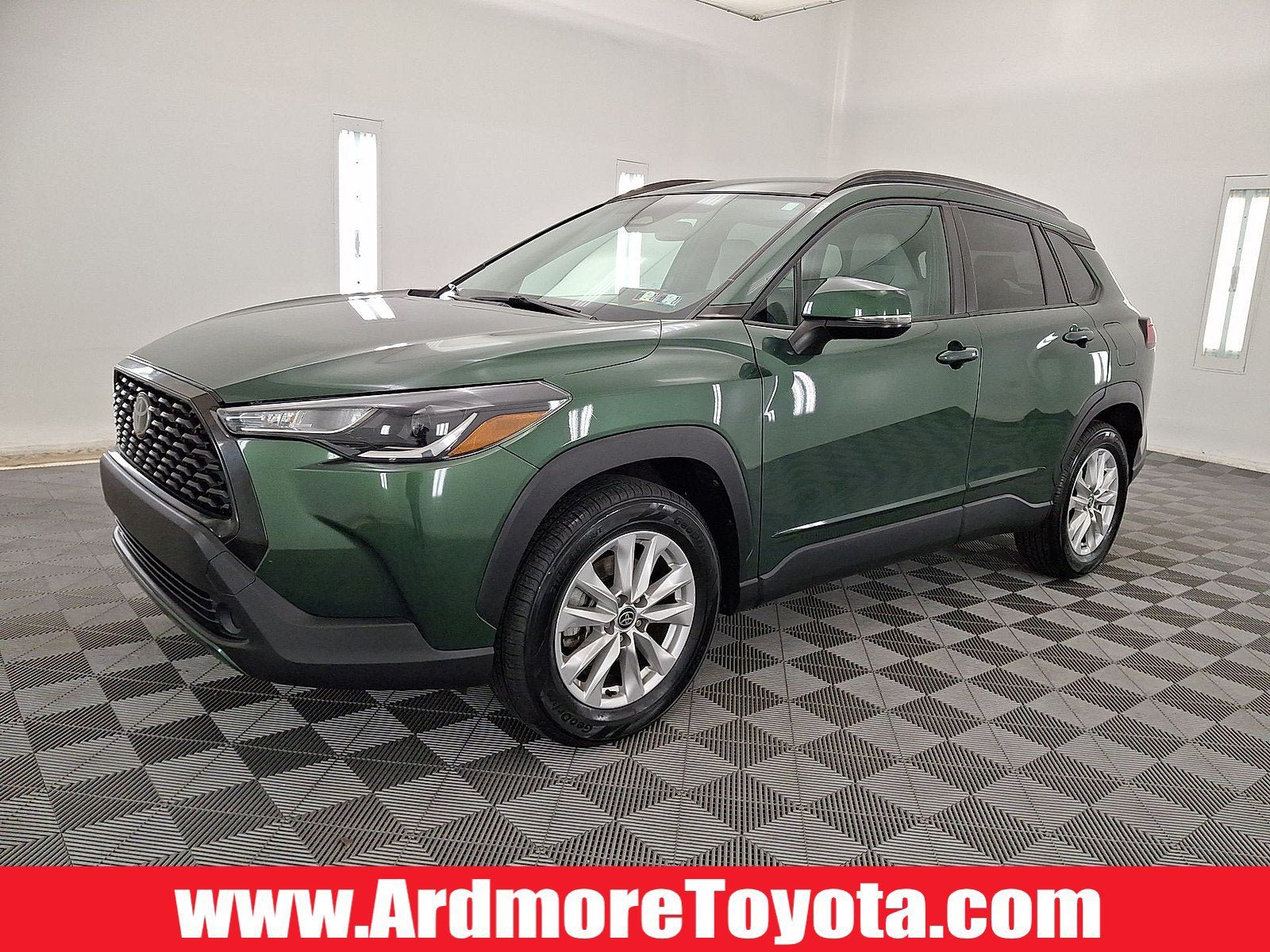 Used 2023 Toyota Corolla Cross LE AWD/4WD image 1