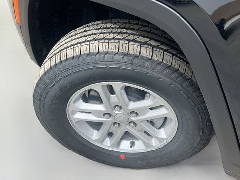 New 2025 Jeep Grand Cherokee Laredo w/ Luxury Tech Group I image 34