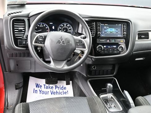 Used 2018 Mitsubishi Outlander ES image 12