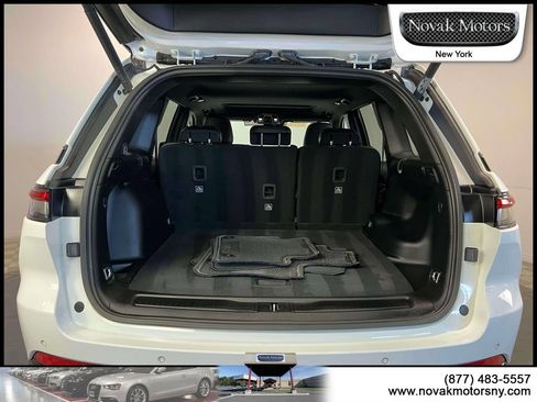 Used 2023 Jeep Grand Cherokee Altitude AWD/4WD image 12