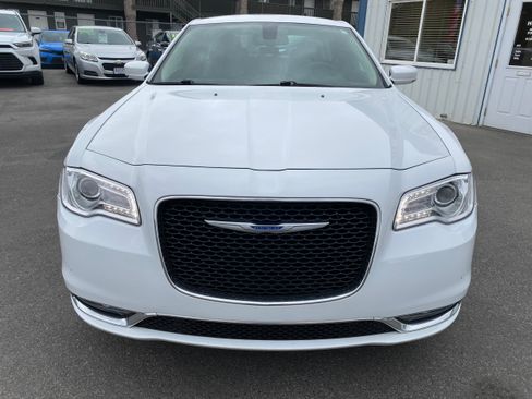 Used 2021 Chrysler 300 Touring L AWD/4WD image 2