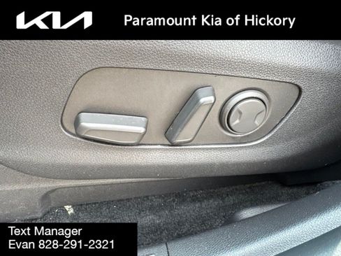 Used 2024 Kia Carnival LX FWD image 24