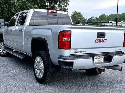 Used 2019 GMC Sierra 2500 Denali w/ Duramax Plus Package AWD/4WD image 4