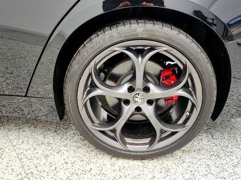 Used 2019 Alfa Romeo Giulia w/ Quick Order Package 22K Sport image 9