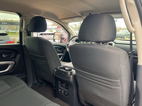 Used 2019 Nissan Titan SV w/ SV Convenience Package image 13