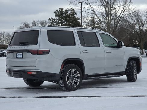 Used 2022 Jeep Wagoneer Series III w/ Flexible Seating Group image 18