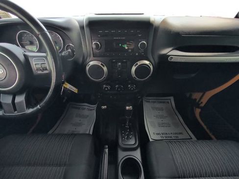 Used 2012 Jeep Wrangler Unlimited Sahara AWD/4WD image 11