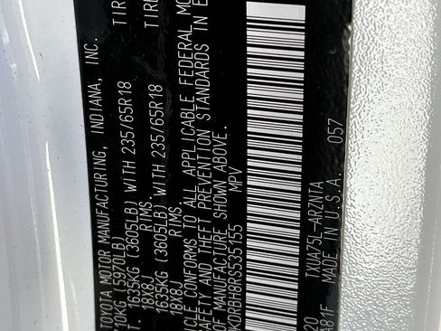 Used 2024 Toyota Highlander LE image 30