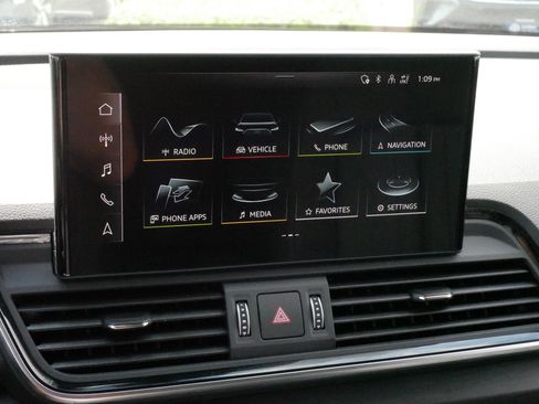 Used 2023 Audi Q5 2.0T Premium w/ Convenience Package AWD/4WD image 22