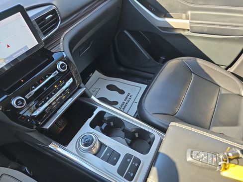 Used 2023 Ford Explorer Limited image 31