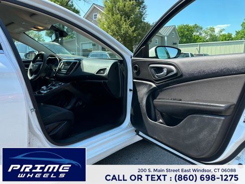 Used 2015 Chrysler 200 Limited image 13