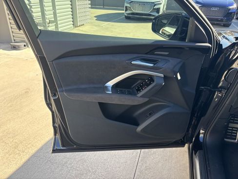 New 2025 Audi SQ5 Prestige image 10