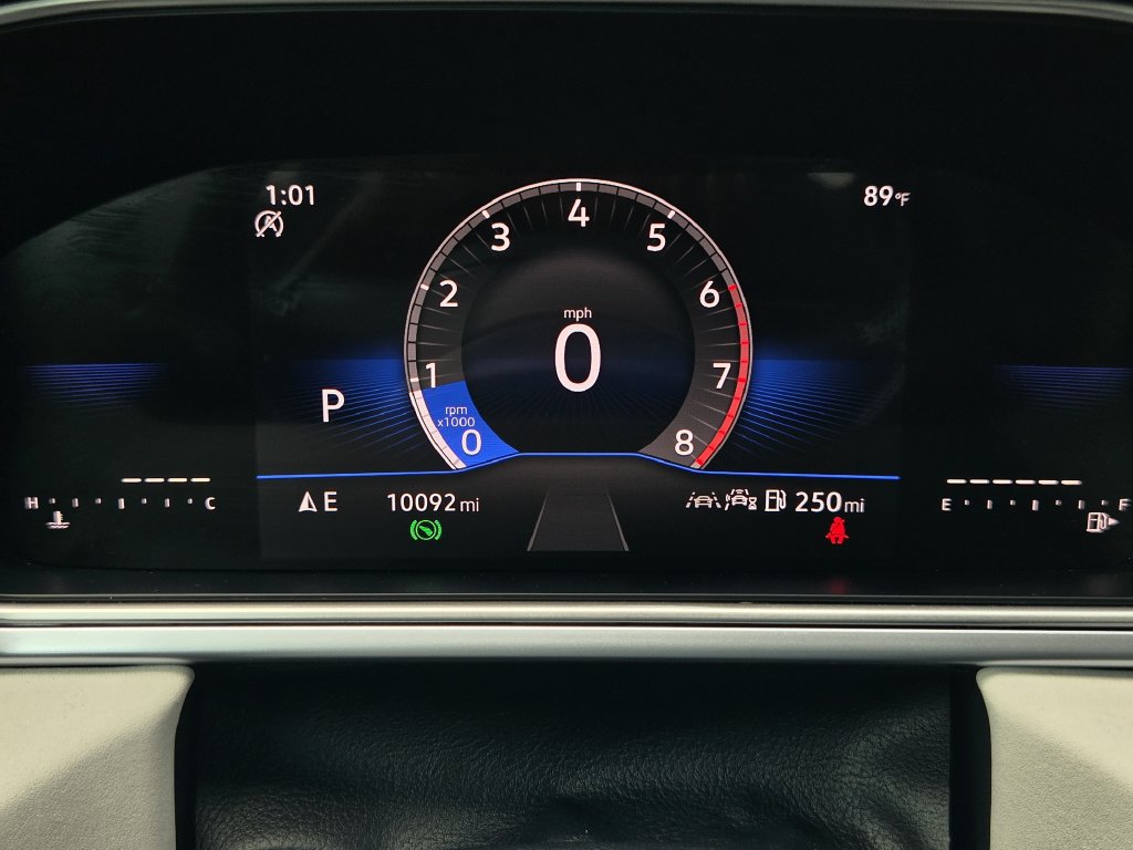 Used 2025 Volkswagen Taos SE FWD image 13