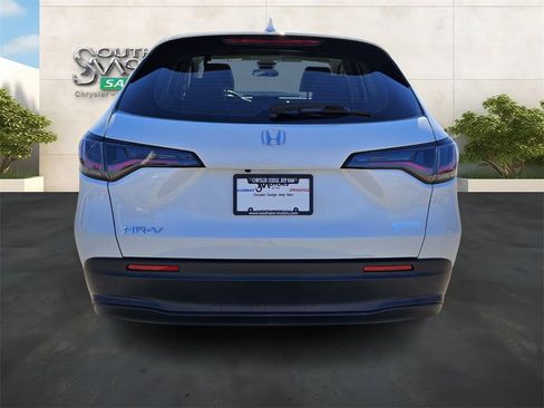 Used 2023 Honda HR-V LX image 4