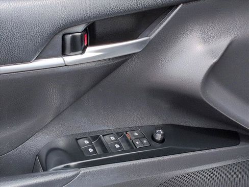 Used 2019 Toyota Camry SE FWD image 12
