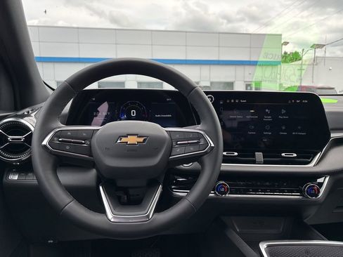 New 2026 Chevrolet Equinox LT w/ Convenience Package II AWD/4WD image 11
