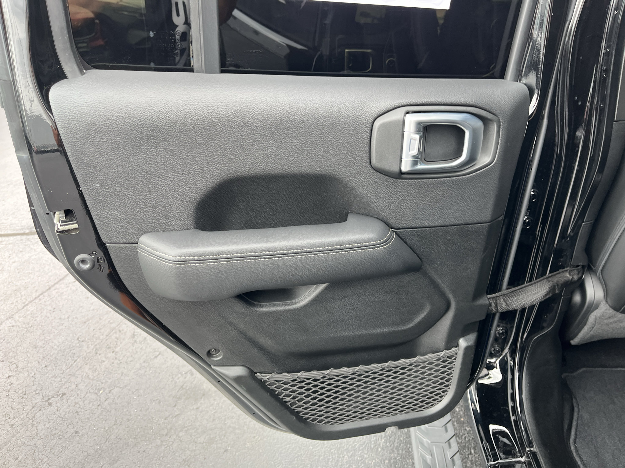 Used 2022 Jeep Wrangler Unlimited Sahara w/ Cold Weather Group AWD/4WD image 34