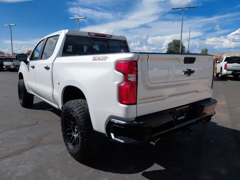 Used 2021 Chevrolet Silverado 1500 LT Trail Boss w/ Convenience Package II AWD/4WD image 8