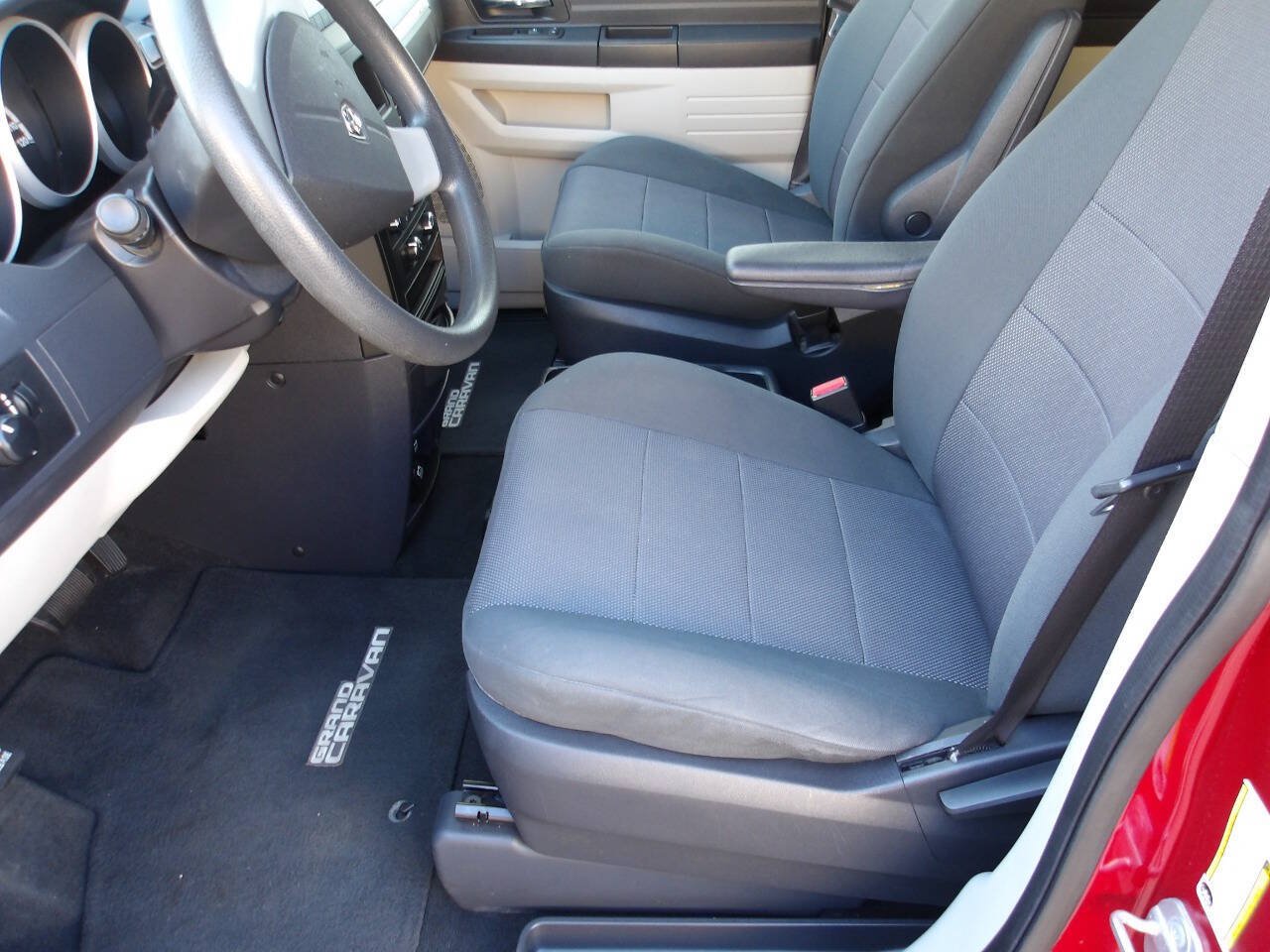Used 2008 Dodge Grand Caravan SE FWD image 5