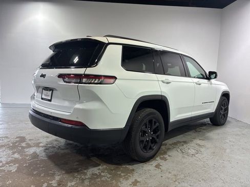 Used 2024 Jeep Grand Cherokee L Laredo image 8