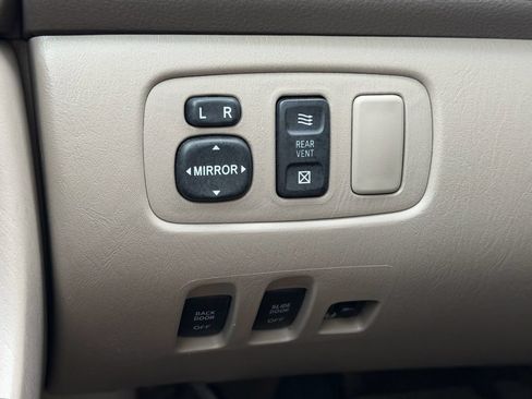 Used 2007 Toyota Sienna XLE Limited FWD image 22