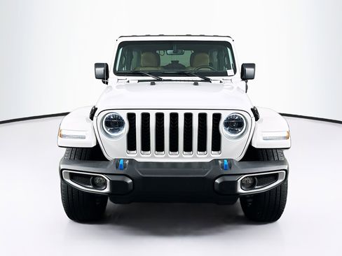Used 2023 Jeep Wrangler Unlimited Sahara w/ Cold Weather Group AWD/4WD image 2