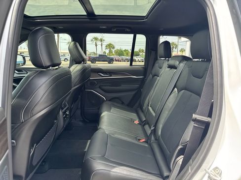 Used 2026 Jeep Grand Cherokee Limited AWD/4WD image 13