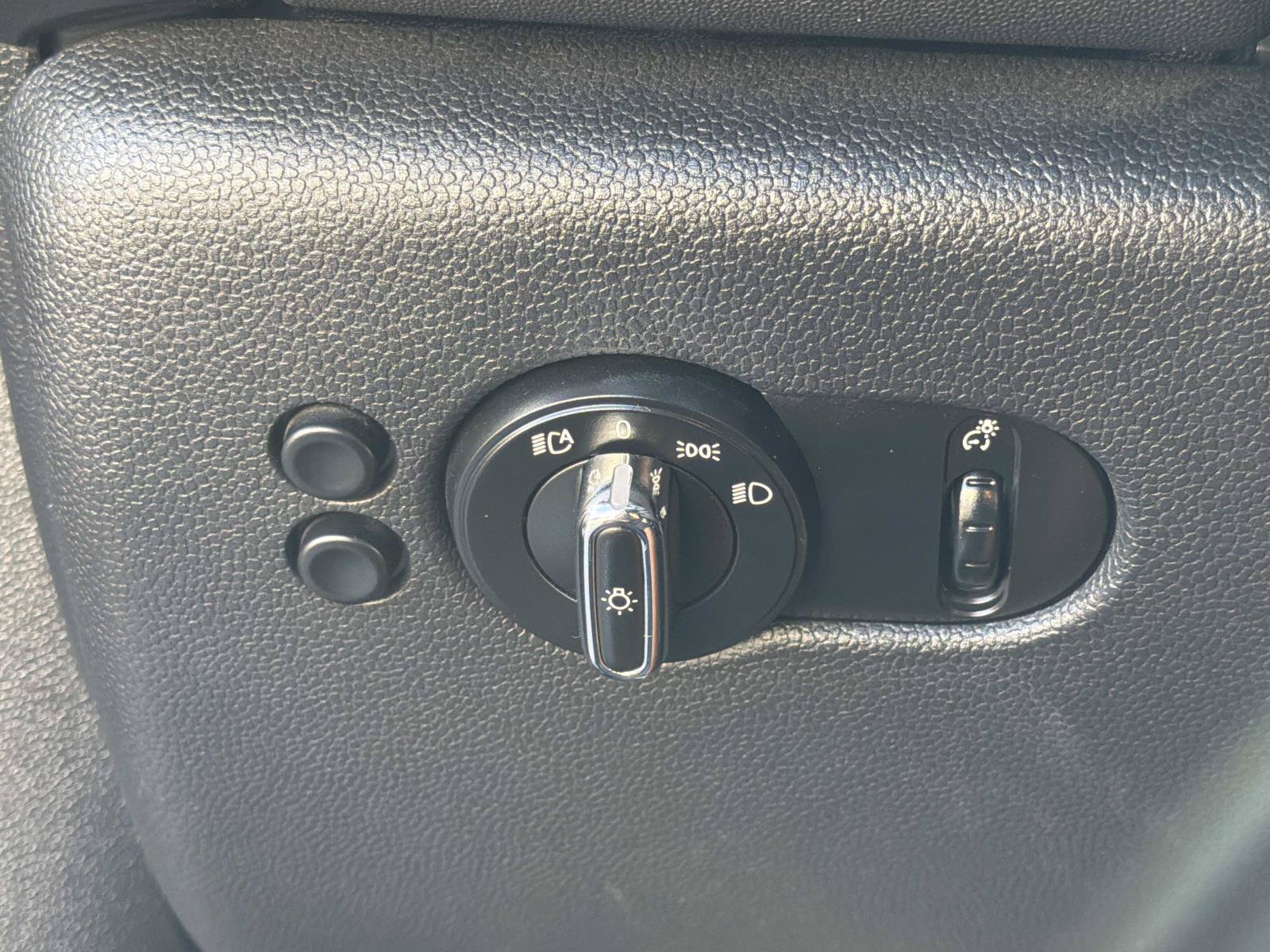 Used 2019 MINI Cooper 2-Door Hardtop FWD image 27