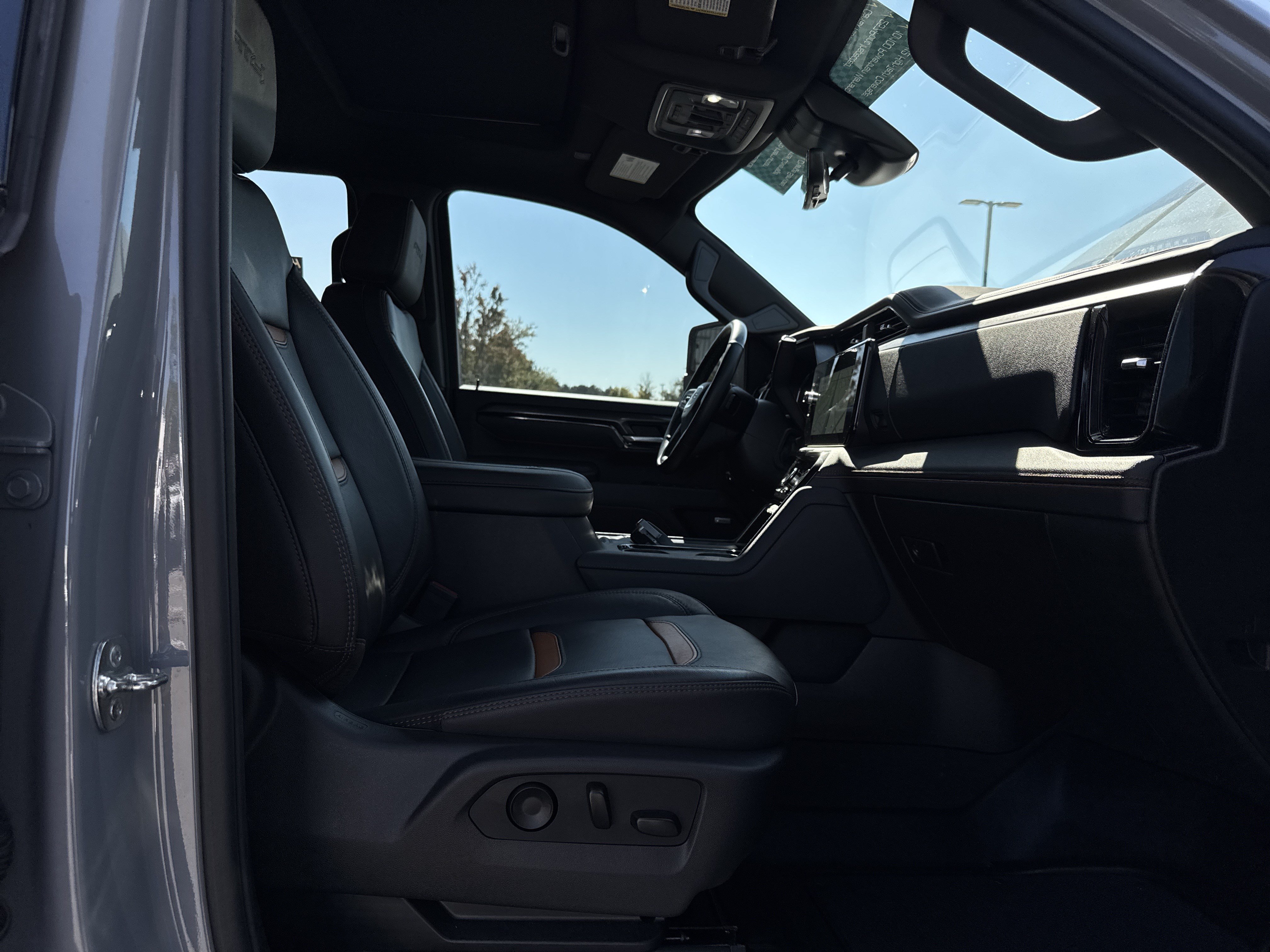 Used 2025 GMC Sierra 2500 AT4 w/ AT4 Premium Plus Package AWD/4WD image 33