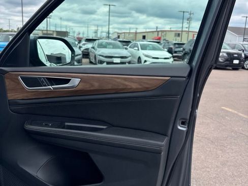 Used 2024 Volkswagen Atlas SE AWD/4WD image 31
