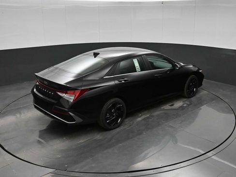 New 2026 Hyundai Elantra SEL Sport FWD image 30